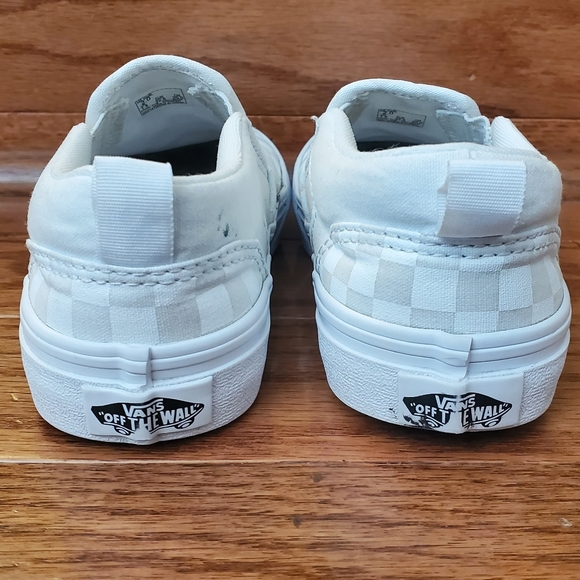 Vans - Picture 3 of 5